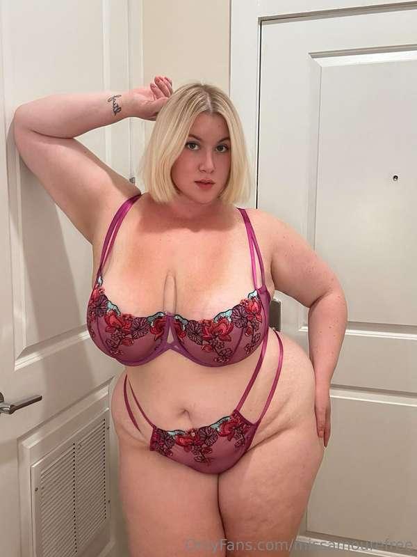 Sub to https://onlyfans.com/amouredelavie/c7 if you want to ..