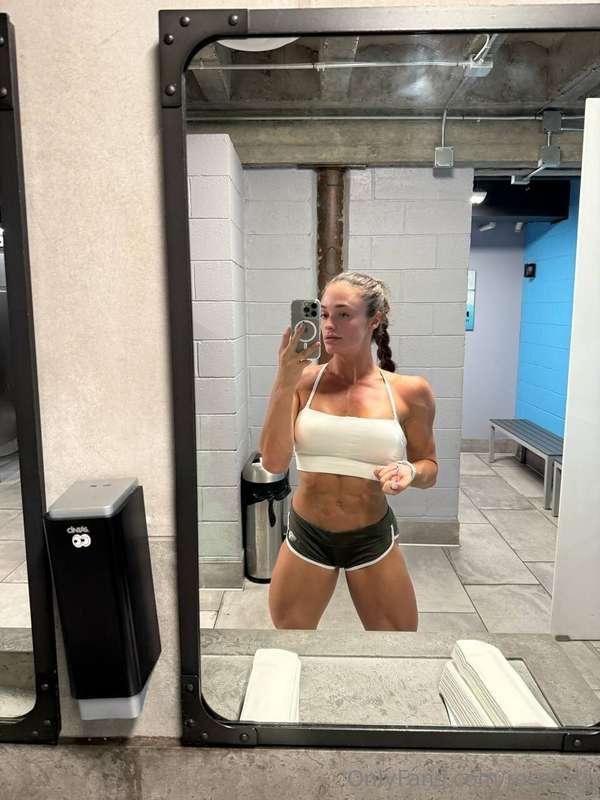 Physique is looking insane 🤪