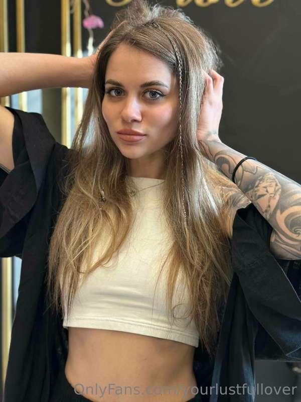 It's a good day to text me😜