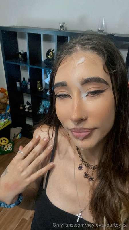 Do I still look pretty with cum my face?💦🥰