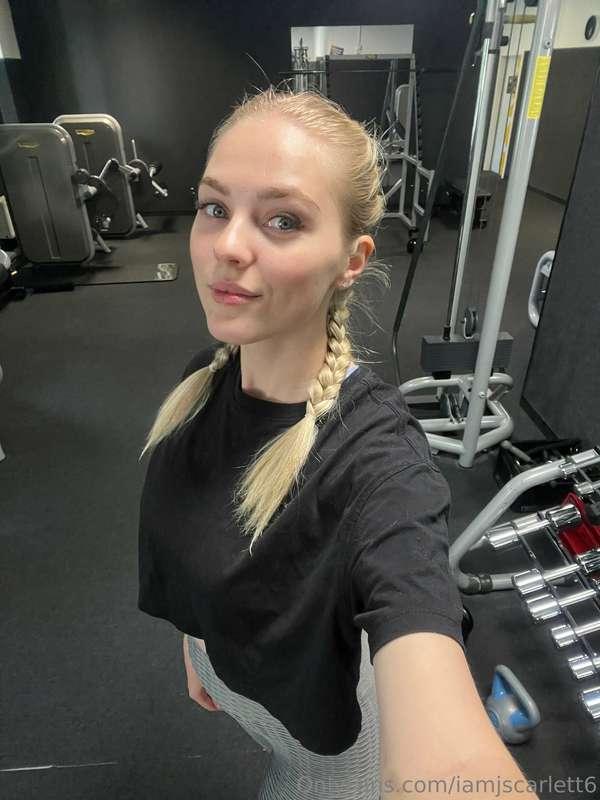I'm pumping a nut for you at the gym!🍑😋 By the way, do you w..