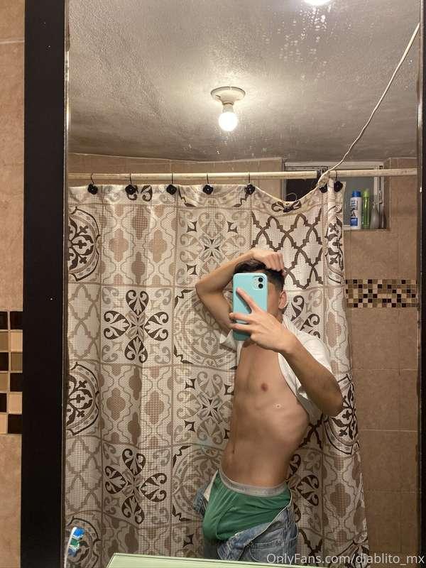 Si me ves así en la calle tócame el bulto y agáchate 🍆🔥


If..