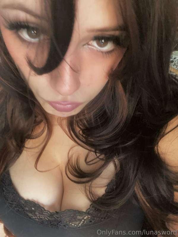 giving face and boobs