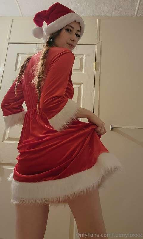🎁🎄 Merry XXXmas! 🎄🎁 Come back later for some naughty videos ..