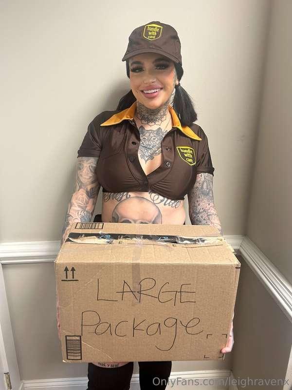 Hope you have a large package for me 📦🍆