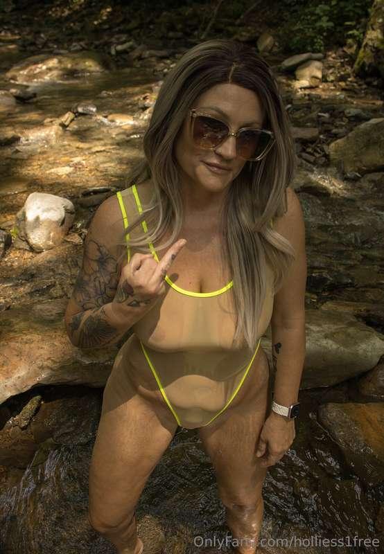holliess1free image #3