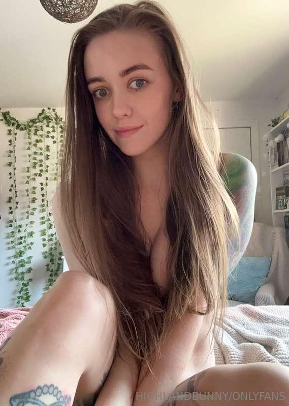 Good morning. Sending a little love from my bed to yours 💝Ha..