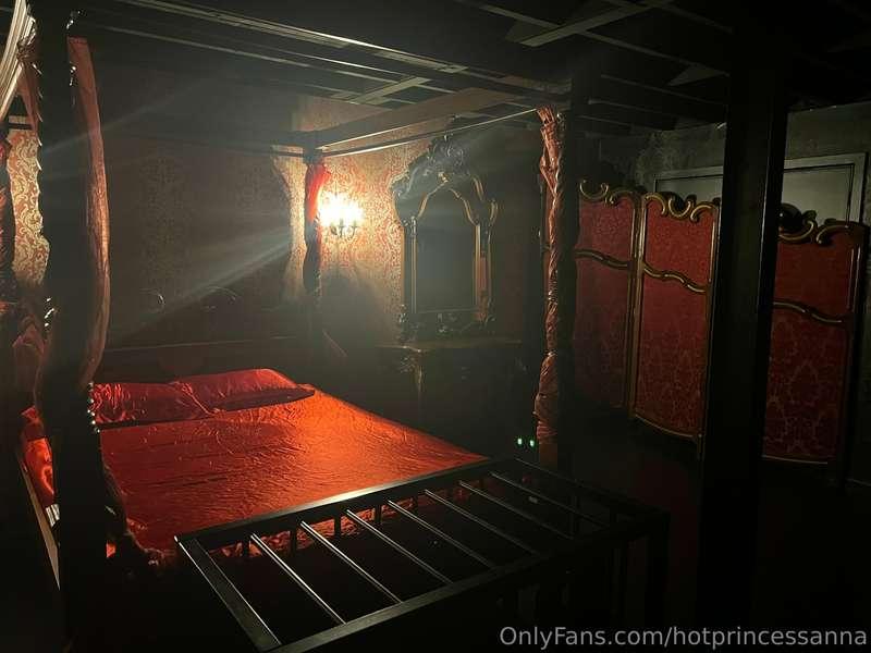 Check out this dungeon! My set for today’s job! Which is you..