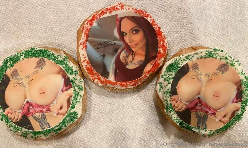 You guys are the FIRST to see my awesome cookies this year!!..