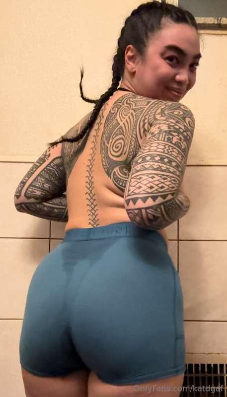 Should I sell some of these boxer shorts? How much would u p..