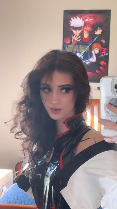 ANTI CLIMATIC COSPLAY 😭