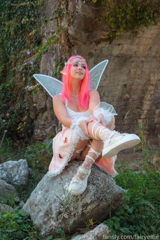 Cute elf for your service 🤍 

#fyp #egirl #altgirl #scenegirl #cutegirl #kawaiigirl #pinkhair #upskirt #elf #fairy 