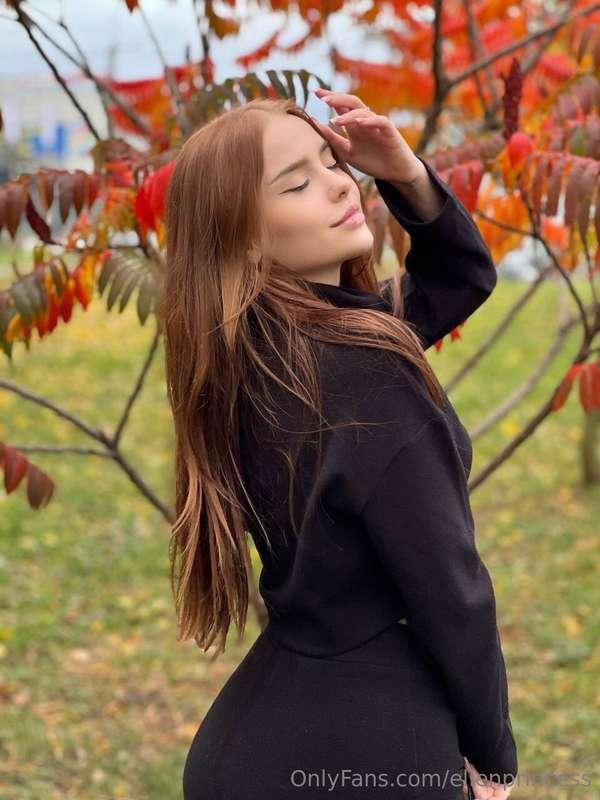 Fall foliage photo shoot😍 do you like fall colors?
