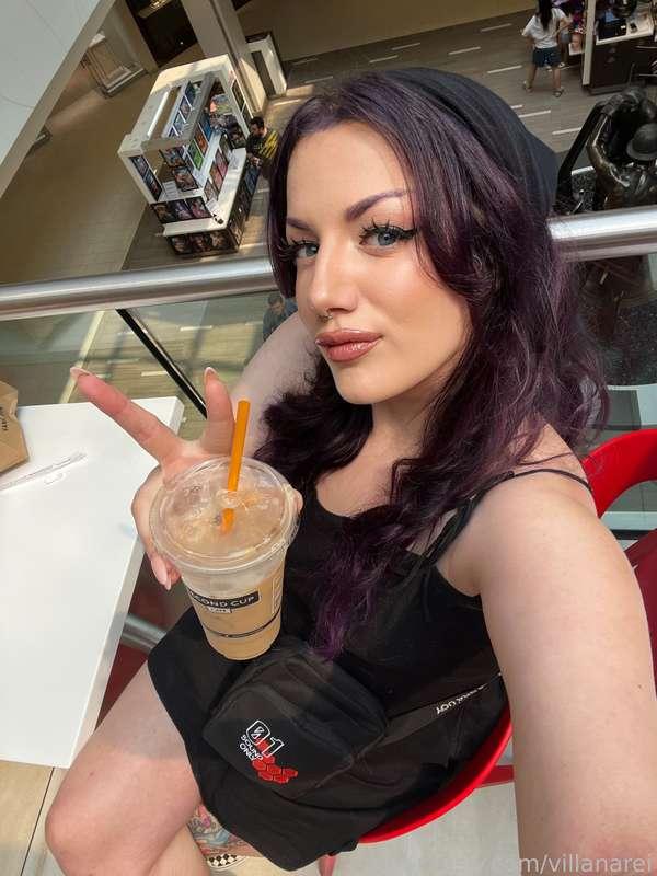 Send a tip for my coffee today, just cause you adore me 🥰✨

#fyp #tall #tallgirl #goth #gothgirl #altgirl #alternative #purplehair #thicc #musclemommy