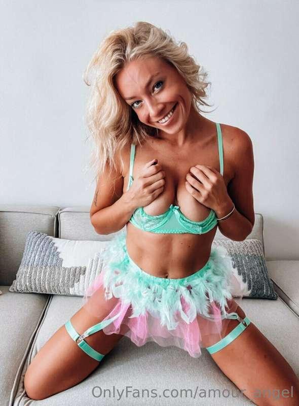 Anal artist @monroeglam will please you with her body and he..