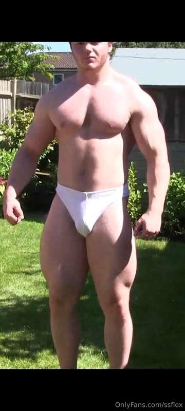 LOOK AT THAT FORM , SUPERSAIYANFLEX IS AN ABSOLUTE STUD ,