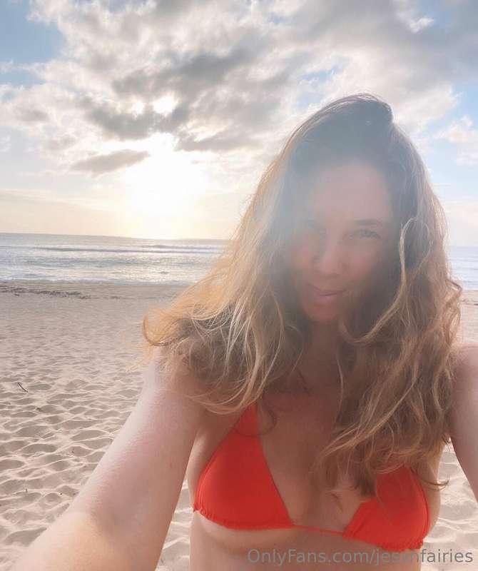 Pre sunset surf ✨💕🧚🏻‍♀️
