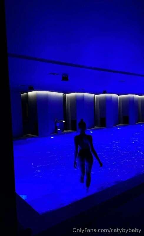 Let's enjoy some you and me time in the pool💋