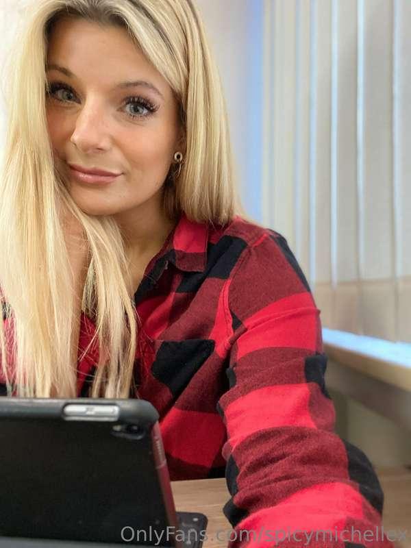 while working im shy haha❤️🥺