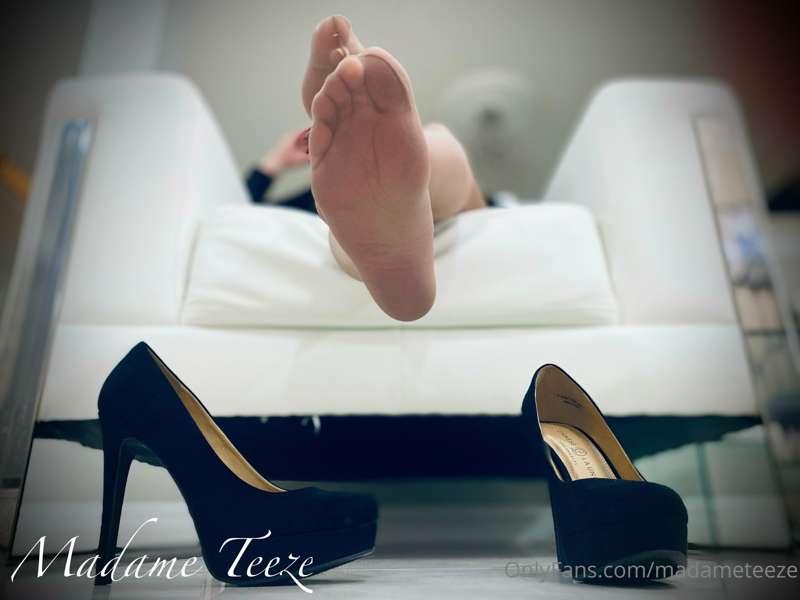 Stockings, feet, and heels for you until my next video tonig..