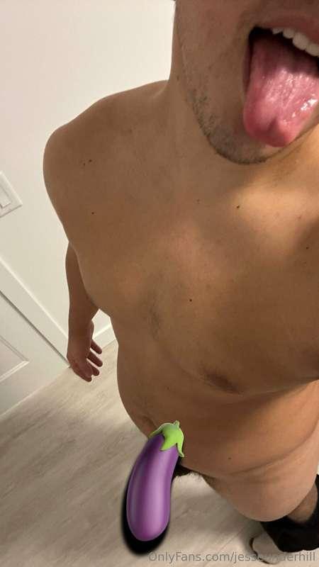 i’m just waiting for someone to suck this off 🍆