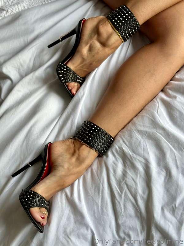 These are aggressive heels that why I love them 😈