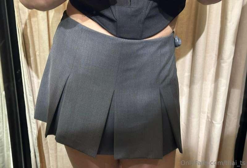 Do i look cute in this little skirt?
I really want it 🥺 anyo..