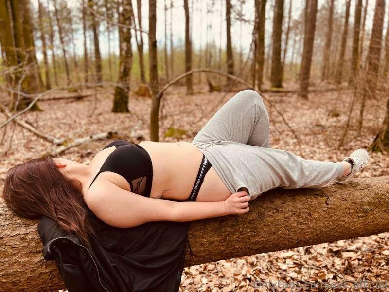 Mhhhh 🥵 i hope you dick is as hard as this tree 🌲 and i can ..