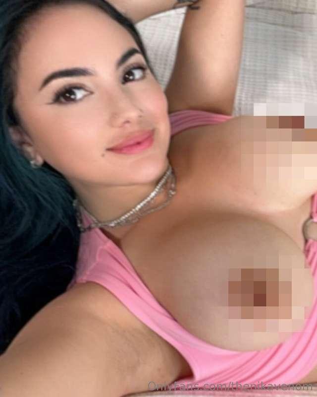 I want you to cover my tits with your cum 🥵 You down?