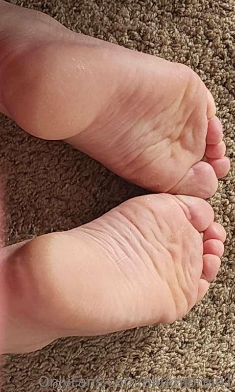 Wrinkled feet! Who wants to come feel 😏