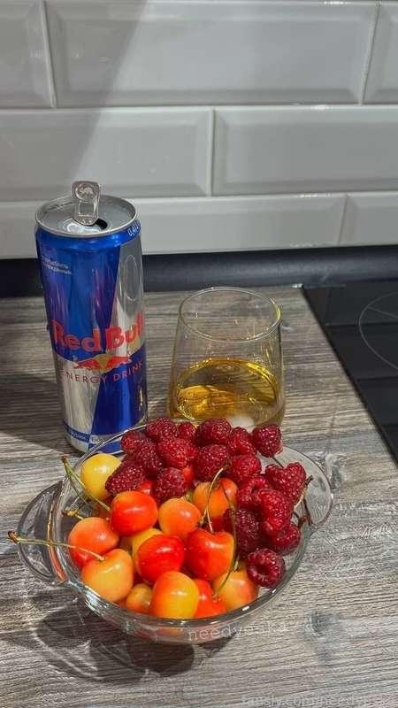 i had pretty bad food habits &gt;.&lt; lots of carbs and very little fruit and vegetables. i’ve been trying to up my intake of both stuff, so i’ve been drinking a smoothie or eating a salad at least once a day. and eating fruits as like a snack kinda thing. it’s not perfect and i still eat more carbs than i’d like, but i’m trying 

it’s just hard to change years of bad habits, so i’ll take it little by little, and one day at a time xd
as long as i do good at a couple things i’m happy