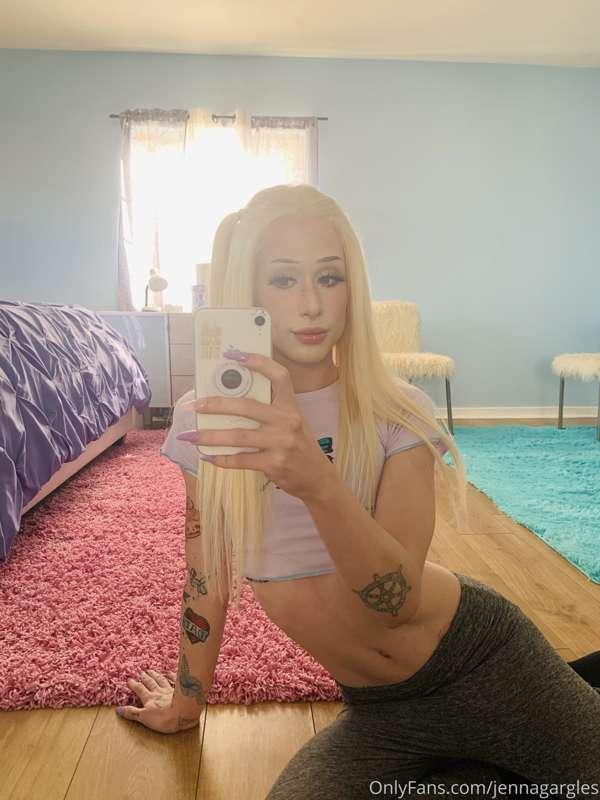 Photos from my porn set the other day (;