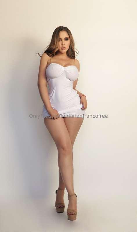 💗 ¿Listo para ver lo que hay debajo de este look? 💗Lo que ve..