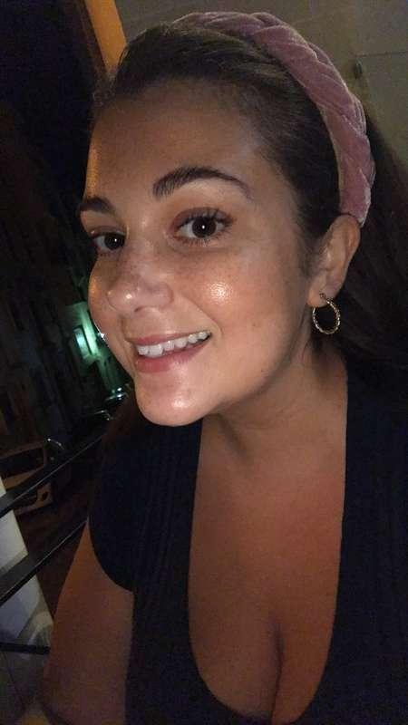 Just a happy girl, who likes to go out at night 😊