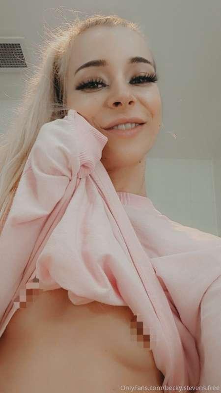 Lift my top 😘💕