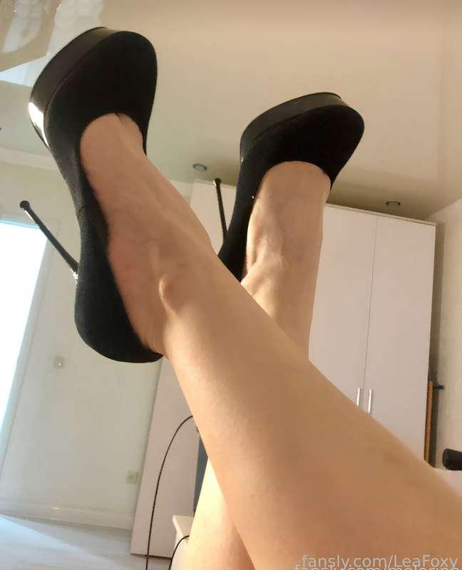 I could use these heels to please or to punish 😈

#femdom #findom #legs #heels #highheels #legsfetish #Mistress #worship #Goddess #bdsm
