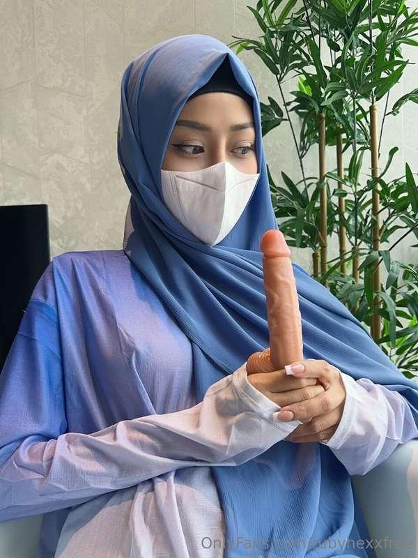Secret nympho is super horny and wants to discover new pleas..