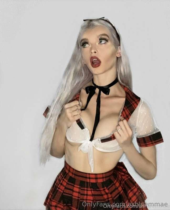 Let’s roll play 😉🌹I’ll be your naught school g!rl