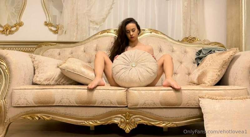 ehotlovea1 image #0