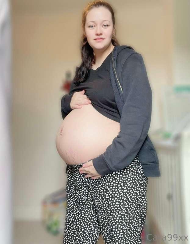 Big bump now 🫣🤰🏻🤰🏻🤰🏻