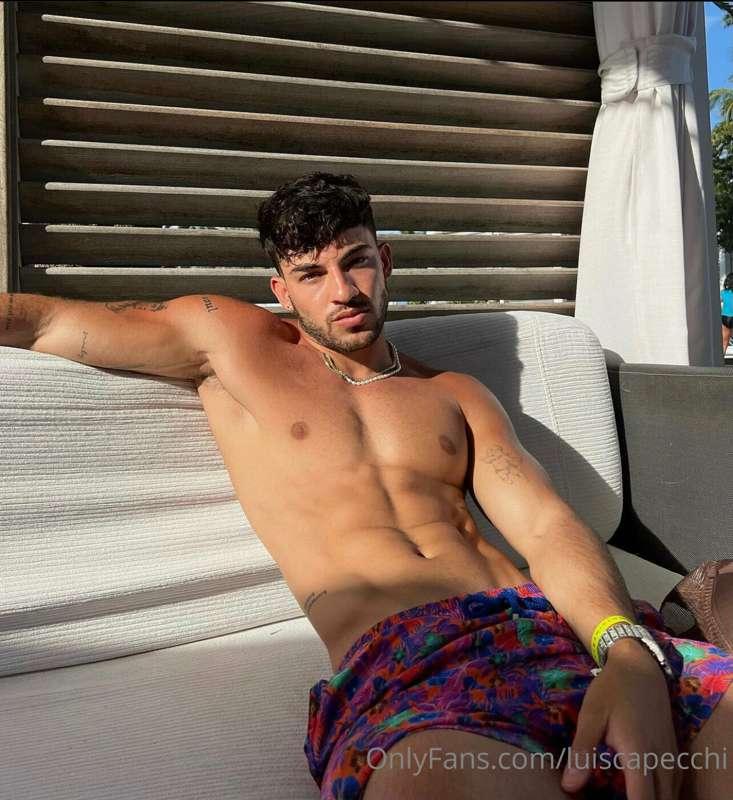 got a spot right here on my lap for you😜