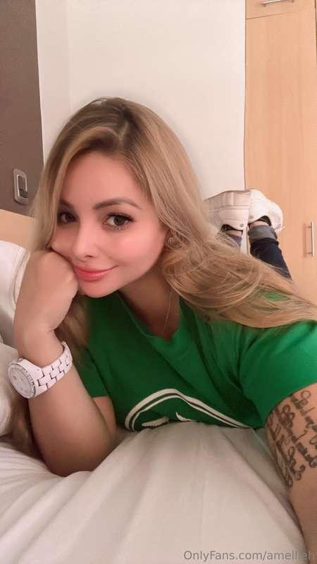 Who wants hugs?💚💚