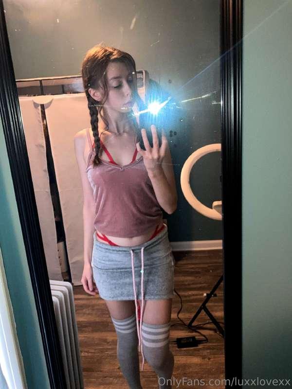 Hey! I have available sexting, livestream, and video chat se..