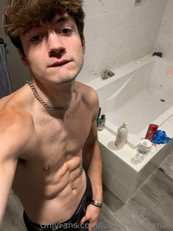 had a great workout, shower time🚿🧼