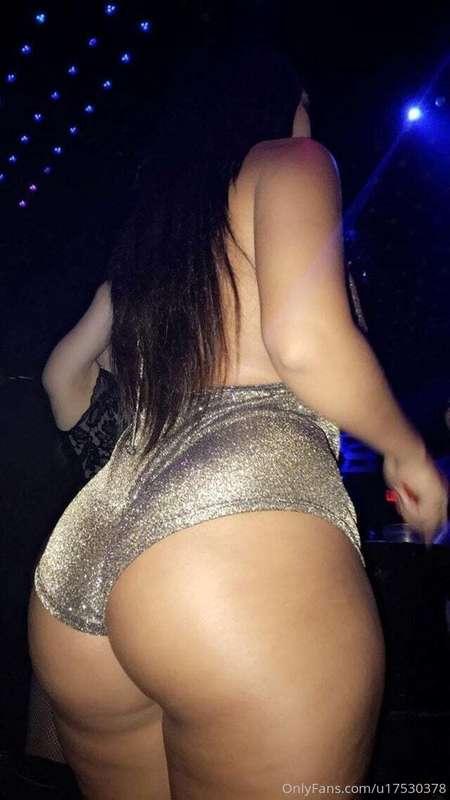 Look at that booty shine! 🍑🌟