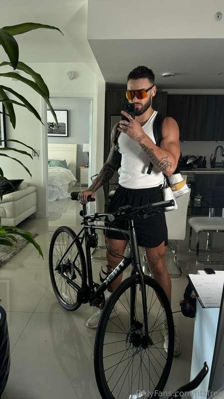 Biking to the gym today🚴🏼