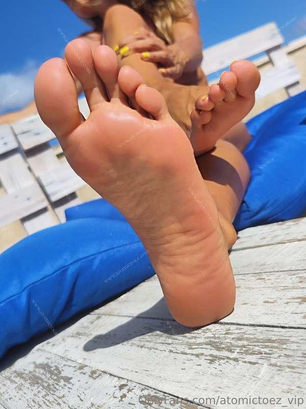 Happy soles and toes 💛🌞