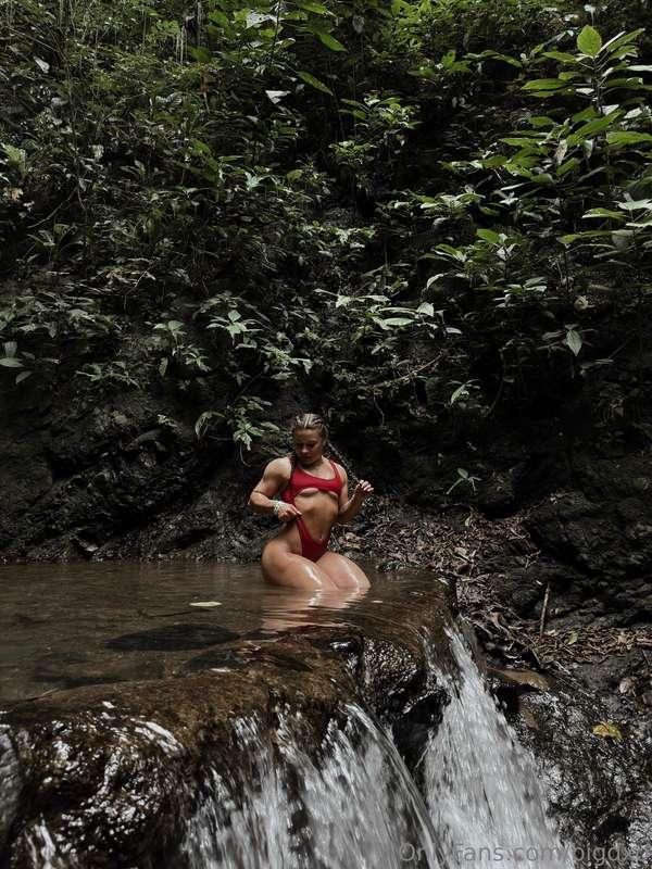 Wishing I was back here but your DMs might just make me feel..