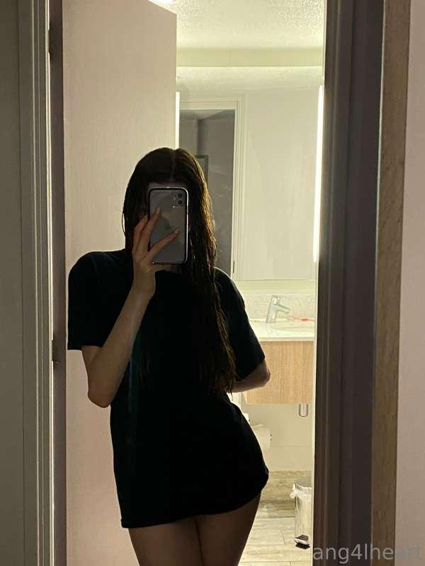 Would you guys like more full body pics like this 
posted to..