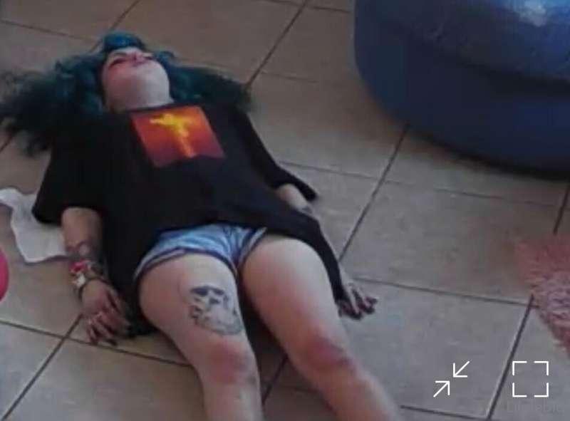 me throwing a temper tantrum cos YALL NEVER LIKE MY POSTS :c..